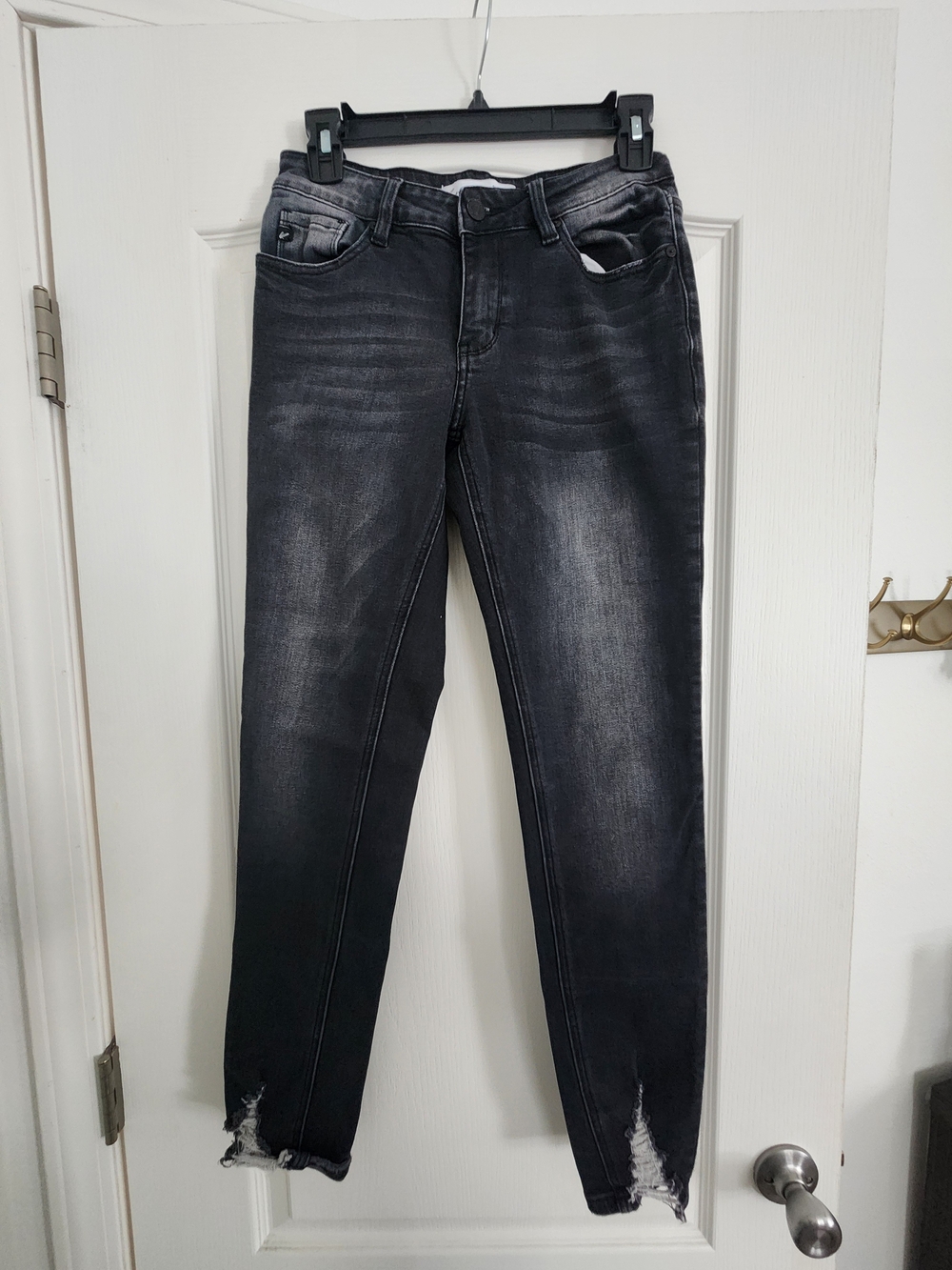 Kancan Women's Black Washed Skinny Jeans with Distressed Hem Size 27